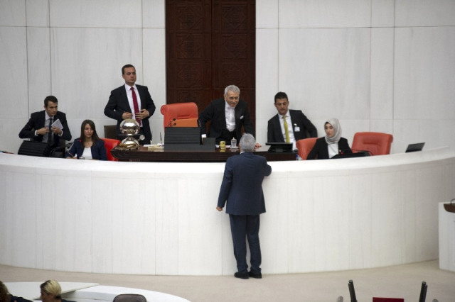 CHP’li Milletvekili Dördüncü Denemede Yemin Edebildi