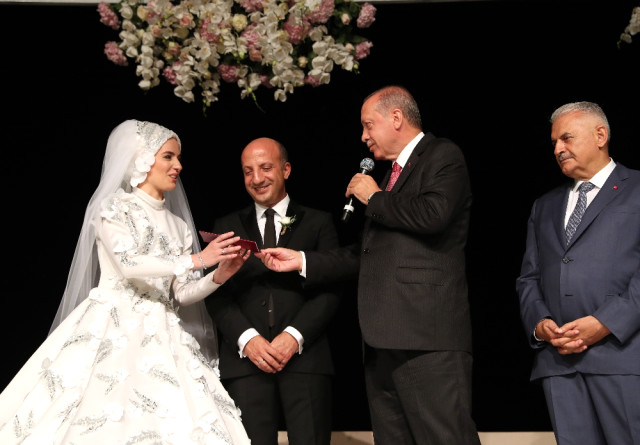 Cumhurbaşkanı Erdoğan Nikah Şahidi Oldu