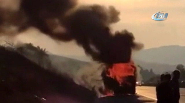 Seyir Halindeki Tır Alevler İçinde Kaldı