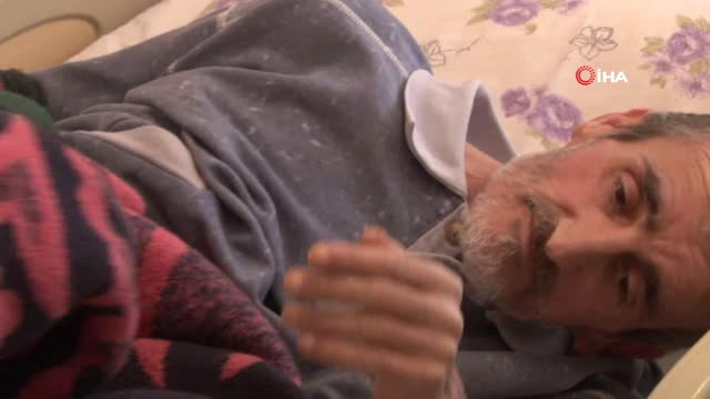 Ailesi Tarafından Terk Edilen Felçli Ağabeyine Gözü Gibi Bakıyor