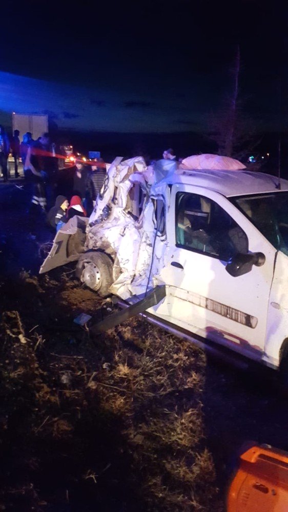 Denizli’de Yolcu Otobüsü Otomobille Çarpıştı: 3 Yaralı