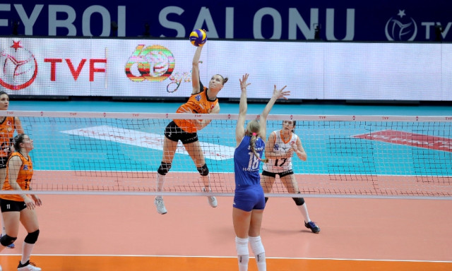 Eczacıbaşı, Halkbank’a Set Vermedi