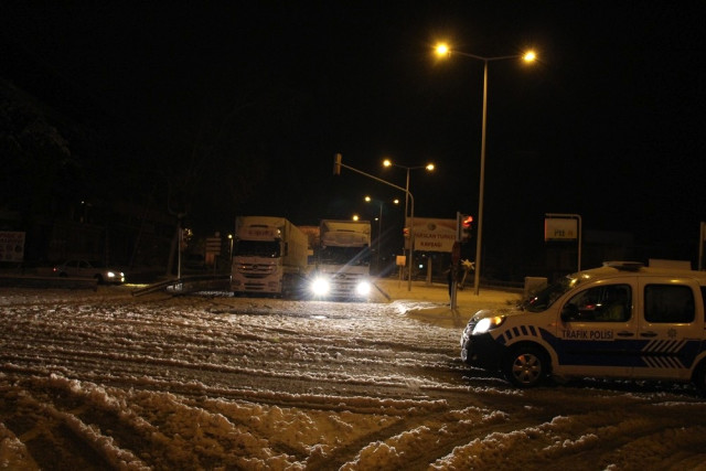 İzmir-Ankara D300 Karayolu 7 Saatte Trafiğe Açıldı