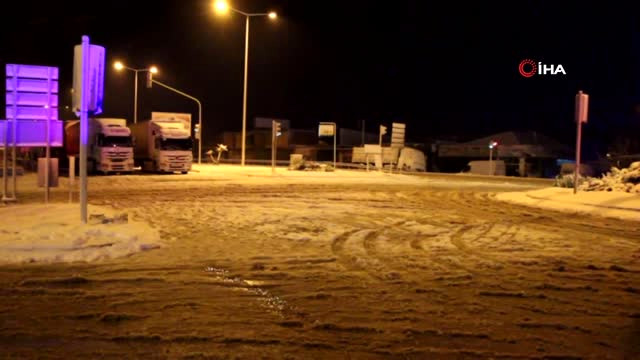 Kardan Kapanan Karayolu 7 Saatte Açıldı