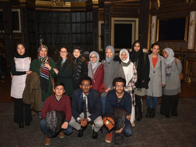 Türkiye Burslusu Öğrenciler Türkçe Tiyatro Oyununu İzledi