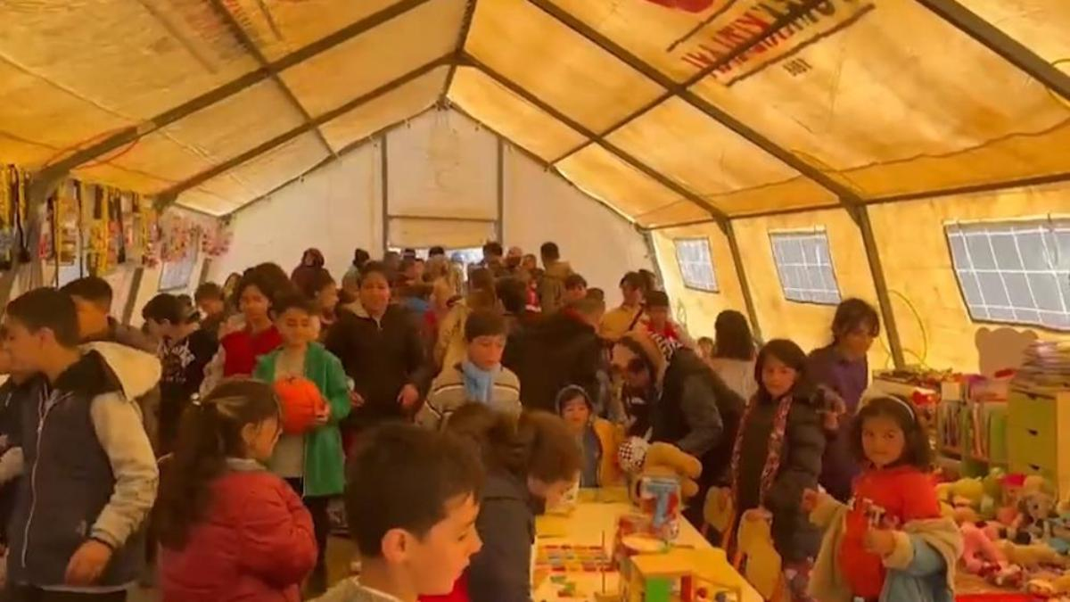Kahramanmaraş’ta depremzede çocuklar için oyun çadırı kuruldu