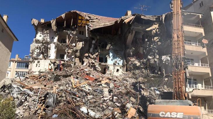 Çalışmalar sürüyor! Elazığ’da ağır hasarlı bina sayısı 7 bini geçti