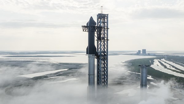 Elon Musk, Dünya’nın en güçlü roketi Starship’in ilk denemede “havaya uçabileceğini” söyledi