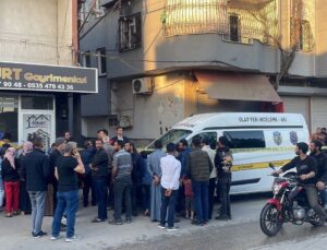 Adana’da sokakta otururken silahlı akına uğrayan baba-oğul, öldü