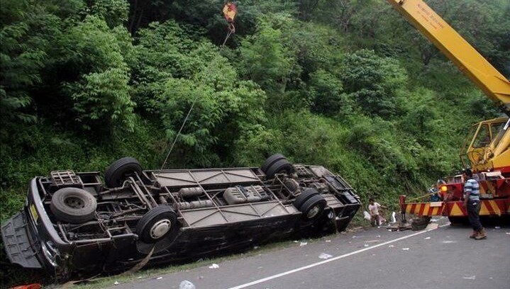 Bolivya’da otobüs, kargo kamyonuyla çarpıştı: 8 meyyit