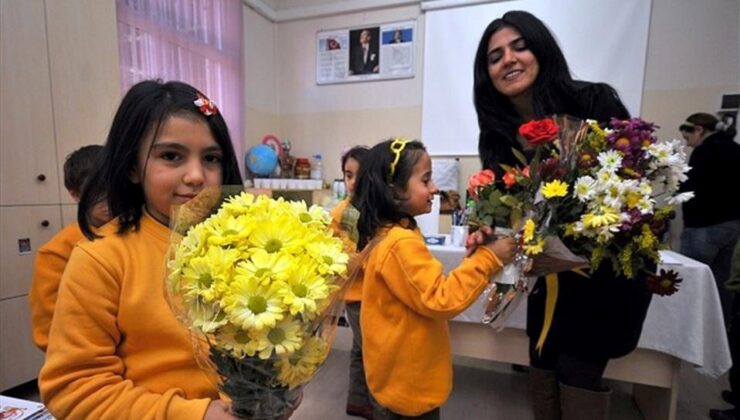 Öğretmenler Günü ne vakit, yarın mı? 24 Kasım Öğretmenler Günü resmi tatil mi, okul var mı?