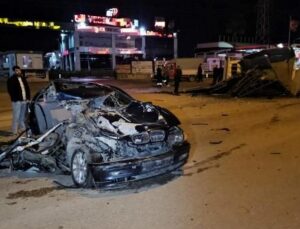 Adana’da araba ile kamyonet çarpıştı: 1 meyyit, 3 yaralı