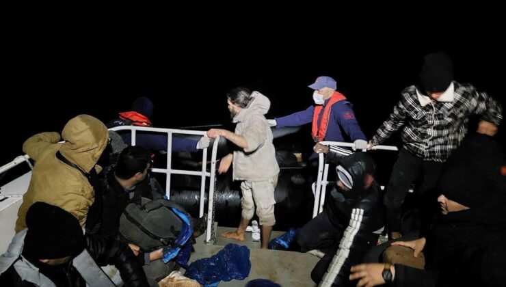 Ayvalık açıklarında 20 sistemsiz göçmen kurtarıldı