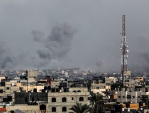 İsrail’in hava taarruzunda Gazze’de 2 bayan gazeteci daha öldürüldü