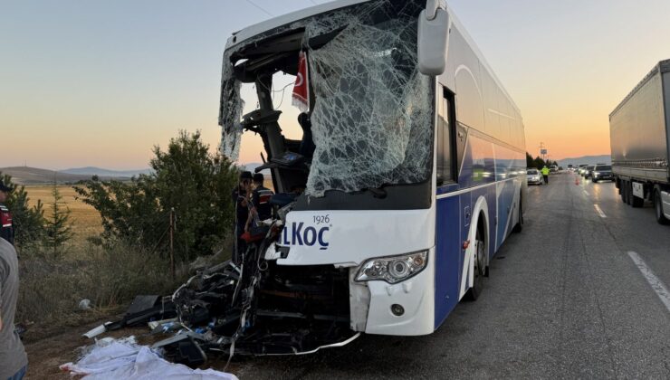Afyonkarahisar’da feci kaza: 1 meyyit, 9 yaralı