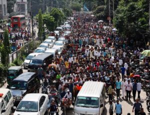 Bangladeş’te protestolar: Anayasa Mahkemesi başyargıcı istifasını sundu