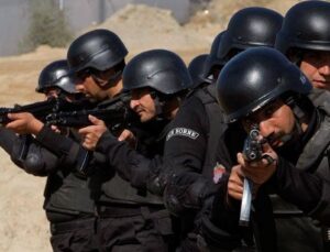 Pakistan’da polise roketli atak: 12 meyyit, 7 yaralı