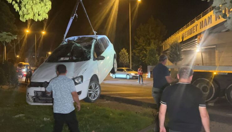 Takla atan araba köprü duvarına çarptı: 2 yaralı