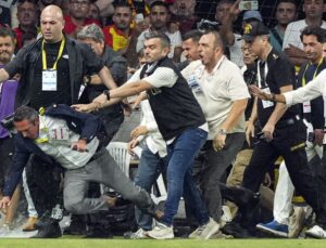 Olaylı Göztepe maçı soruşturması: İki polis müdürü görevden alındı