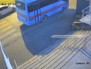 Yaya yolunda çarptığı bayanı öldüren ehliyetsiz şoför tutuklandı