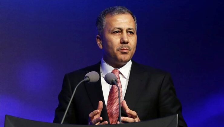 Bakan Yerlikaya, Fatih’te katledilen bayanların aileleriyle görüştü