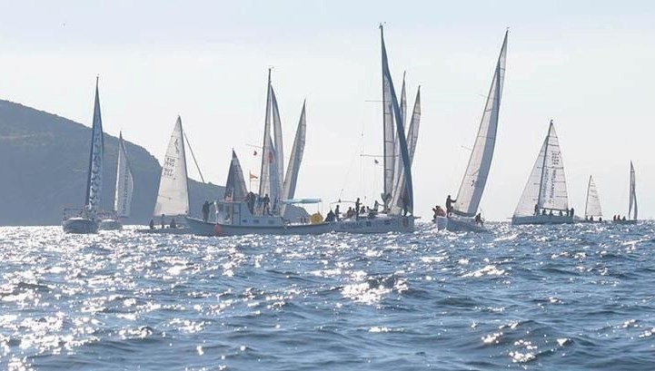 Boğaz’da 29 Ekim kutlamaları: Trafik askıya alındı