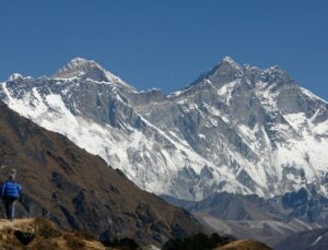 Everest Dağı’nın her yıl 2 milimetre uzadığı tespit edildi
