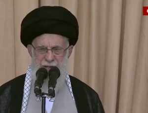 Hamaney’den dört yıl ortadan sonra cuma hutbesi: “Kana susamış kuduz köpeğe en hafif karşılığı verdik”