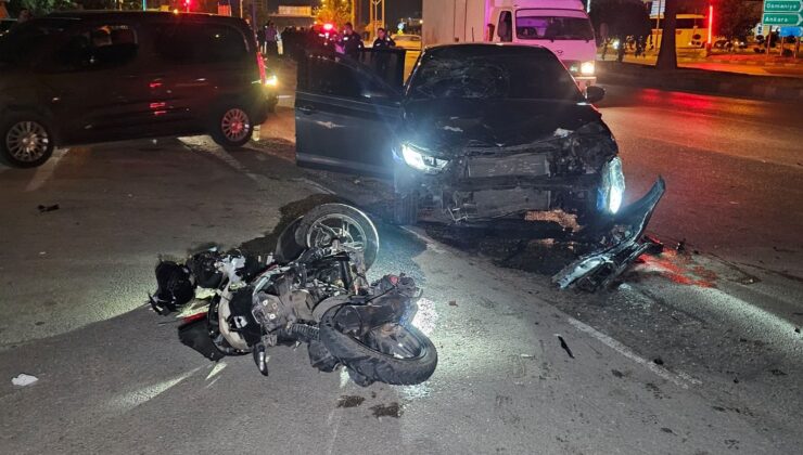 Adana’da araba ile motosiklet çarpıştı: 1 meyyit