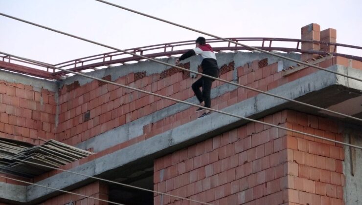 Antalya’da inşaatın çatısında dehşet dolu anlar