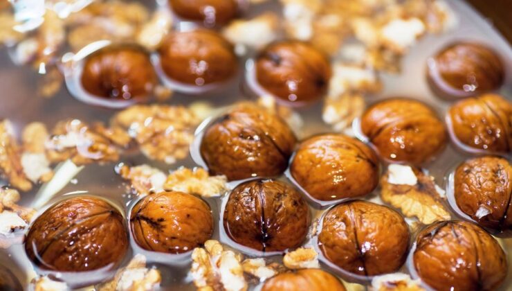 Cevizleri suda ya da süttü bekletince bakın ne oluyor? Halbuki bu türlü bir tesiri varmış