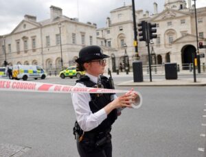 İngiltere’de 24 saatte üç kuşkulu paket alarmı