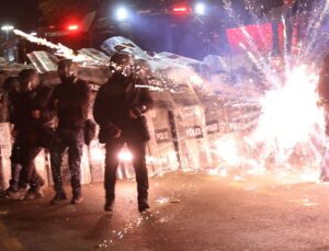Gürcistan’da protestolar sürüyor: AB yanlıları polisle karşı karşıya