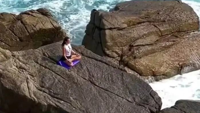 Rus oyuncuyu yoga yaparken dalgalar yuttu