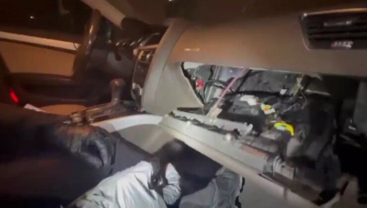 Ankara’da arabadaki bâtın bölmede silah ve uyuşturucu ele geçirildi; 1 gözaltı