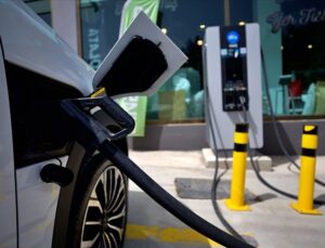 Elektrikli araç şarj hizmetlerinde yeni düzenleme. Ek fiyatlar yasaklandı