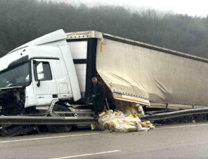 Park halindeki tır kendi kendine hareket etti: Faciadan dönüldü