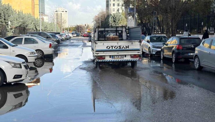 Ankara’da sağanak tesirli oldu, caddeler ve sokaklar göle döndü