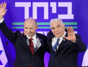 İsrail’de iki eski başbakan Netanyahu’ya karşı ittifak kurdu