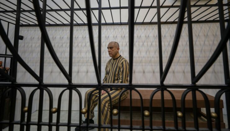 Suriye’de Esad ve kardeşinin gıyabi yargılanması başladı. Azapçı kuzen kafeste tutuldu