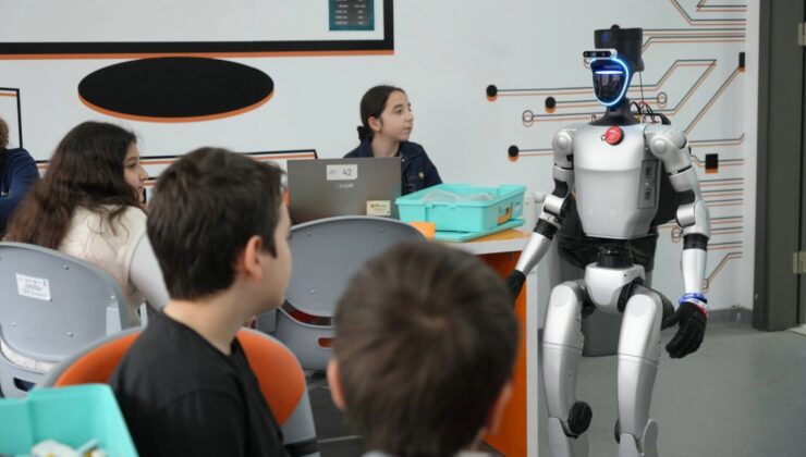 Türkiye’nin nüfusa kaydedilen birinci robotu işe başladı