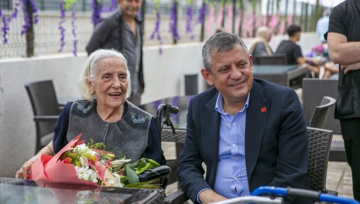 CHP Genel Başkanı Özel’den “Anneler Günü” ziyareti