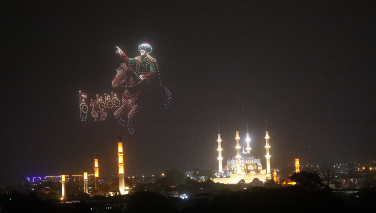 Edirne’de İstanbul’un fethi kutlandı. Sağanak altında bin dronla şov