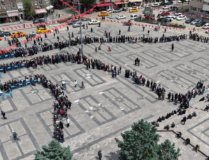 Fiyatsız olduğunu duyan koştu, saatler öncesinden sıraya girdiler