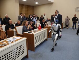 Nüfusa kayıtlı birinci insansı robot Meclis toplantısında
