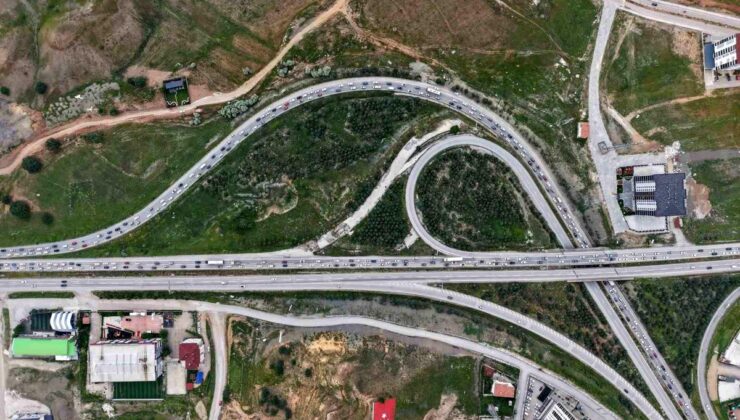Tatilciler erken dönüşe geçti, 43 ilin irtibat noktası kilitlendi: Son durum havadan görüntülendi