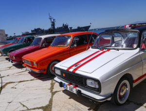 Anadol tutkunları İzmir’de buluştu. 45 araç sergilendi