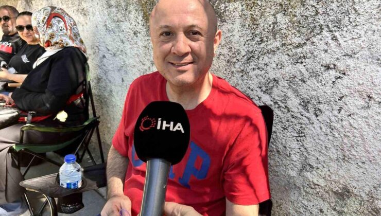AYT imtihanında ailelerin heyecanlı bekleyişi sürüyor