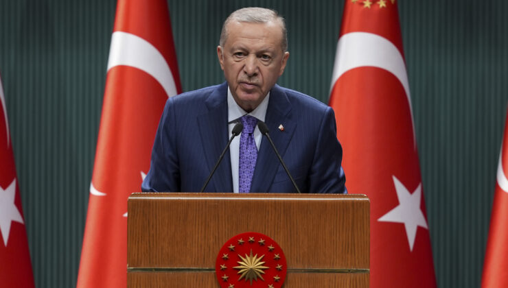 Cumhurbaşkanı Erdoğan açıklamalarda bulunuyor
