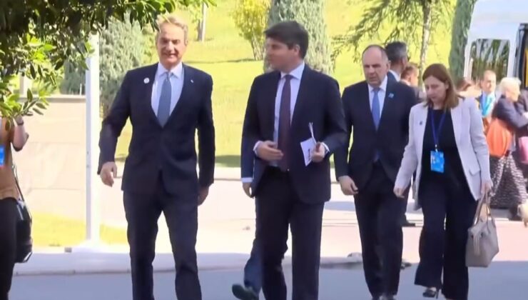 Miçotakis’in yürüyüşü toplumsal medyada gündem oldu